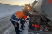 امدادرسانی به خودروهای گرفتار در برف