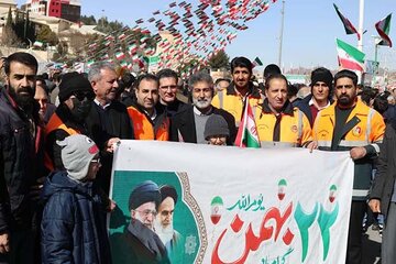 حضور پرشور کارکنان راهداری و حمل ونقل جاده ای لرستان در راهپیمایی ۲۲ بهمن