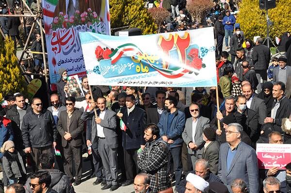 حضور پرشور کارکنان ادارهکل راه و شهرسازی استان اصفهان در راهپیمایی ۲۲ بهمن حضور پرشور کارکنان ادارهکل راه و شهرسازی استان اصفهان در راهپیمایی ۲۲ بهمن