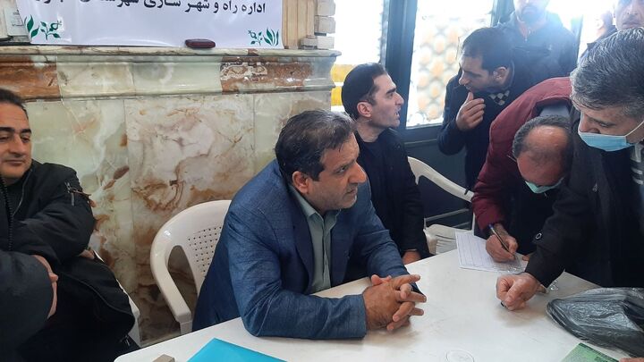 برپایی میز خدمت در نماز جمعه به مناسبت دهه فجر میز خدمت