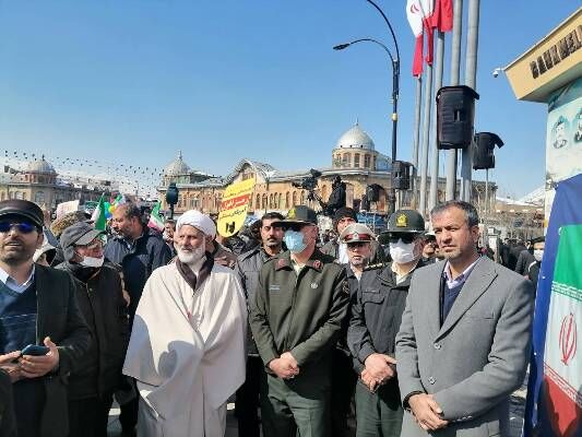 حضور مدیر کل ،معاونین ، رئیس اداره حراست و کارکنان اداره کل راه و شهرسازی استان همدان در راهپیمایی یوم الله ۲۲ بهمن راهپیمایی 22 بهمن همدان