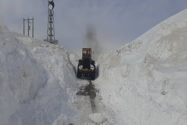 استقرار ۴۵۰ راهدار در جادههای چهارمحال و بختیاری برفروبی