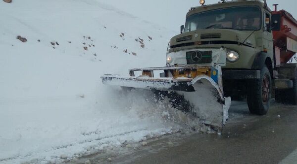 برفروبی ۶۲۰ کیلومتر از راههای استان برف روبی محورهای سمنان.jpg