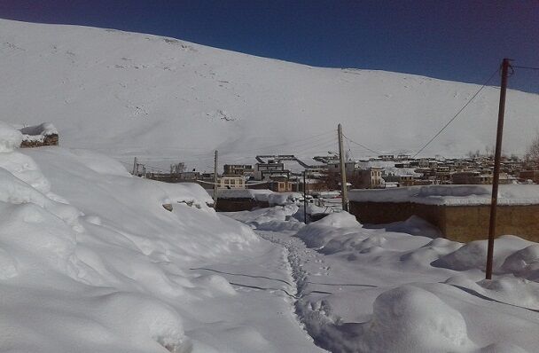 تلاش برای بازگشایی بخشی از مسیرهای برفگیر کوهرنگ توسط ماشینآلات بنیاد مسکن/اجرای حدود ۲ هزار واحد نهضت ملی در چهارمحال و بختیاری کوهرنگ