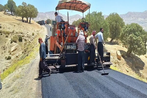 تخصیص ۱۵۰ تن قیر رایگان برای بهسازی آسفالت معابر محلات بافت فرسوده اشنویه آسفالت راه روستایی