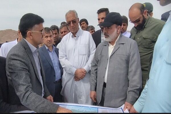 بازدید استاندار سیستان و بلوچستان از پروژه احداث راه اصلی در محور اسکل آباد-گوهرکوه-بزمان