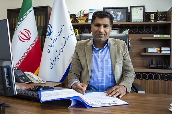 سند مالکیت ۳ هزار و ۸۰۰ هکتار از اراضی ملی و دولتی هرمزگان صادر شد سعید حاجبی-رییس اداره راه و شهرسازی میناب، رودان و سیریک