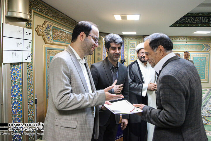 تقدیر از فعالان اقامه نماز در وزارت راه و شهرسازی .