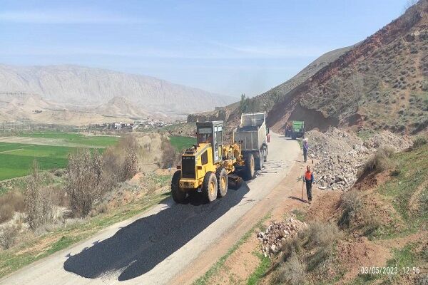 تسطیح و رگلاژ ۹۰۰ کیلومتر از حریم راههای اصلی و روستایی شهرستان بیله سوار لکه گیری
