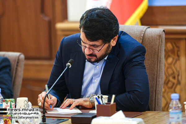 لزوم بسترسازی برای تسلط دانش معماری اصیل بر صنعت ساختمان وزیر بذرپاش نوشتن سایز