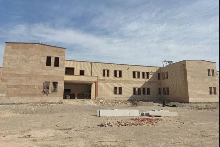 ببینید|پارک اداری شهرستان هیرمند در شمال سیستان و بلوچستان با پیشرفت فیزیکی 85 درصد در حال تکمیل شدن است.