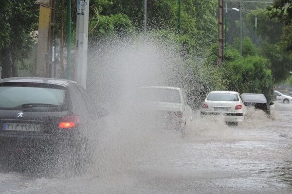 بشنوید| ترافیک سنگین در محورهای تهران-شمال و قزوین-کرج/ بارش باران در محورهای تهران، لرستان و گیلان