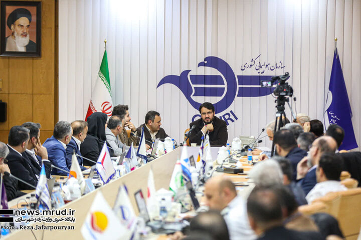 تأکید بر نظارت های لحظه ای، افزایش سرعت در عملیات پروازها و پاسخگویی ببینید | بازدید وزیر راه و شهرسازی از سازمان هواپیمایی کشوری