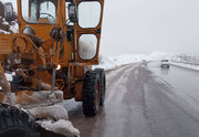 ببینید/ برف روبی محورهای مواصلاتی خراسان جنوبی در پی بارش برف در استان