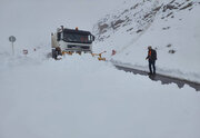 ببینید/ برف روبی محورهای مواصلاتی خراسان جنوبی در پی بارش برف در استان