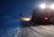 ببینید/ برف روبی محورهای مواصلاتی خراسان جنوبی در پی بارش برف در استان