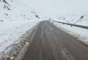 ببینید/ برف روبی محورهای مواصلاتی خراسان جنوبی در پی بارش برف در استان