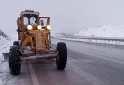 ببینید/ برف روبی محورهای مواصلاتی خراسان جنوبی در پی بارش برف در استان