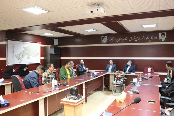 دیدار مدیرکل راه و شهرسازی شرق استان سمنان(شاهرود) با کارکنان این اداره جلسه