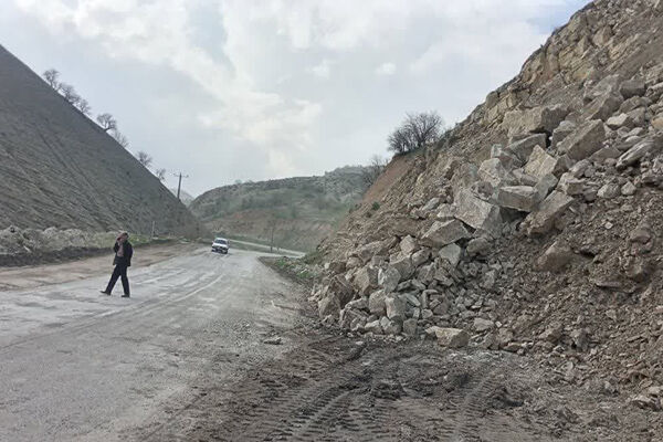 ریزش برداری محورهای مواصلاتی لرستان ریزش بردای در محورهای مواصلاتی لرستان