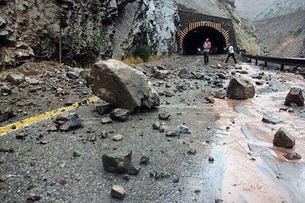 آزاد راه تهران- پردیس مسدود شد  ریزش کوه