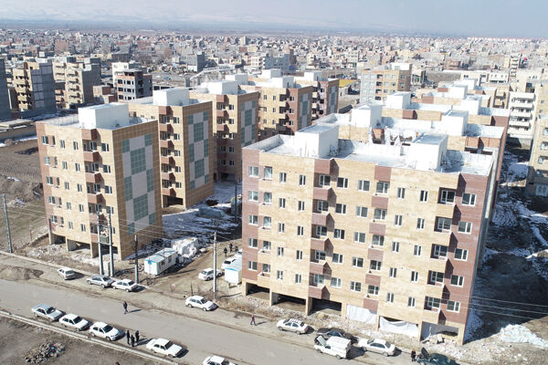 ۳۶۰ واحد مسکن در  اردبیل تا تیرماه تحویل داده میشود / مهمترین دغدغه اجرای کیفی پروژهها است محمد زارع حسین زاده معاون مسكن و ساختمان راه و شهرسازي استان اردبيل