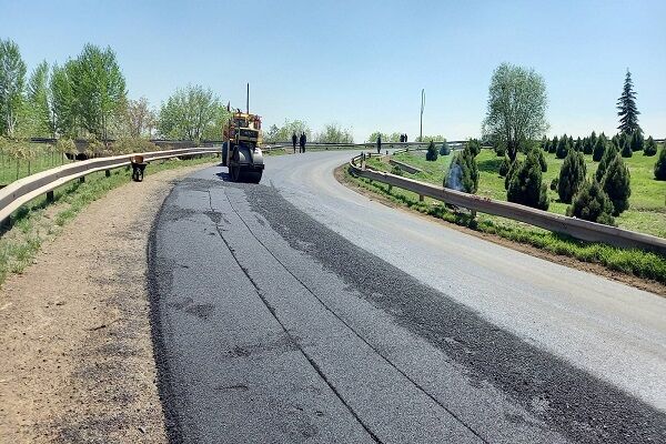 طرح لکهگیری و روکش آسفالت محور قدیم قزوین-رشت آغاز شد محور قدیم قزوین-رشت