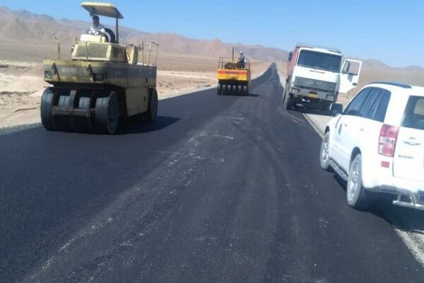 مسیر دهق به میمه ۶۵ کیلومتر کاهش یافت آغاز عملیات آسفالت جاده محور دهق- میمه