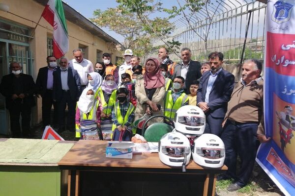 ارائه آموزشهای ایمنی به ۱۰۰ دانشآموز مدارس حاشیه راههای البرز آموزش ایمنی در مدارس حاشیه راه های البرز