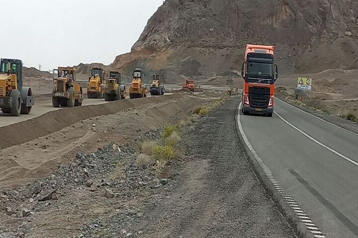 فعالیت کارگاه‌های راهسازی سیستان و بلوچستان در دمای بالای ۵۰ درجه 