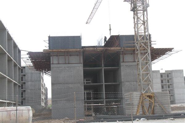 اولویت اداره کل راه و شهرسازی استان قم تکمیل پروژه های نیمه تمام است/ روند اتصال متقاضیان مسکن به پروژه ها شتاب میگیرد روایت پیشرفت نهضت ملی مسکن قم؛ اردیبهشت 1402