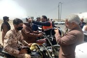 به مناسبت هفتم اردیبهشت روز ملی ایمنی حمل و نقل برگزاری مانور ایمنی و توزیع کلاه ایمنی به موتورسیکلت سواران در سیستان و بلوچستان