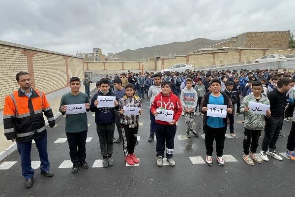 زنگ ایمنی در مدارس منتخب حاشیه راههای استان مرکزی به صدا در آمد زنگ ایمنی