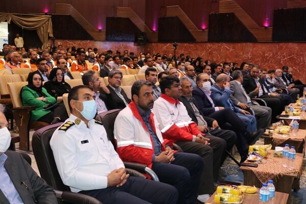 فرهنگ رانندگی در جاده ها برای کاهش آمار حوادث رانندگی موثر است فرهنگ رانندگی در جاده ها برای کاهش آمار حوادث رانندگی موثر است