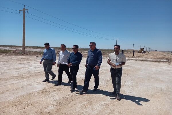 ۷۷ کیلومتر از کریدور بزرگراهی نوار ساحلی جنوب کشور در حال تکمیل است بازدید جعفر پیشه از نوارساحلی کریدور جنوب کشور در بوشهر.jpg