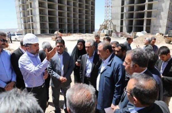 ضرورت رعایت تمامی ملاحضات فنی و مهندسی در احداث پروژه های نهضت ملی مسکن  بازدید استاندار از مسکن ملی.jpg