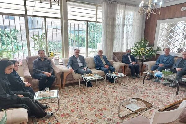 مدیر فرودگاه  سبزوار با خانواده شهید الداغی دیدار کرد فرودگاه سبزوار