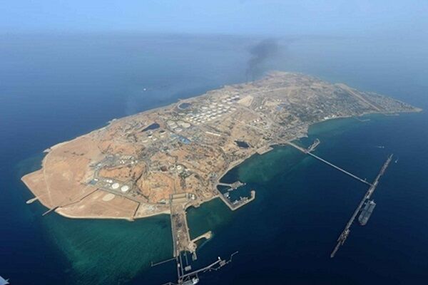 خارجسازی شناورهای مغروقه از حوضچه چندمنظوره جزیره خارک/ شرایط برای تردد شناورهای جزیره تسهیلسازی شد خارج سازی مغروقه