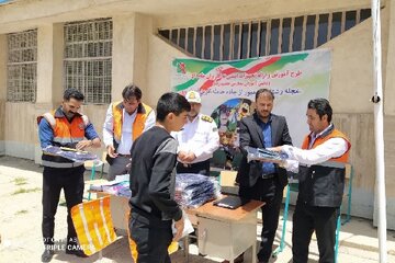 اجرای طرح آموزش دانش آموزان مدارس حاشیه راه در شهرستان خرم آباد