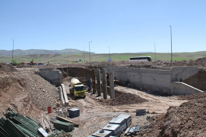 تکمیل احداث باند دوم بزرگراهی محور پارس آباد به سربند محبوب حیدری مدیرکل راه و شهرسازی استان اردبیل