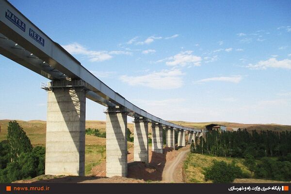 درآمد ۳.۲ همتی راهآهن میانه- بستان آباد- تبریز برای کشور راه آهن تبریز