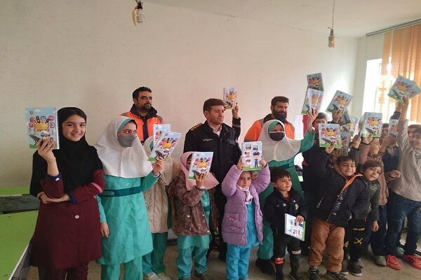 آموزش ایمنی ترافیک به دانشآموزان مدارس حاشیه راههای استان اصفهان آموزش ایمنی ترافیک به دانشآموزان مدارس حاشیه راههای استان اصفهان