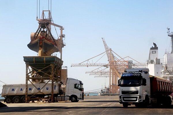 ۶۸ پروژه زیرساختی و تجهیزاتی در بخش دریایی در دولت سیزدهم بهرهبرداری شد تخلیه بار در بندر شهیدرجایی