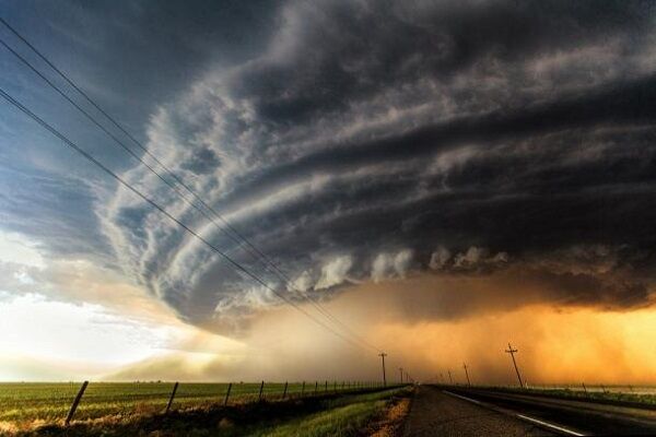 وزش باد شدید و طوفان گرد و خاک در نیمه شرقی کشور  باد طوفان توفان وزش باد