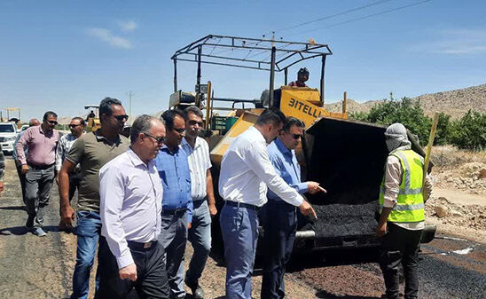 قول مساعد معاون سازمان راهداری و حمل و نقل جاده ای برای بهسازی محورهای روستایی لارستان بازدید