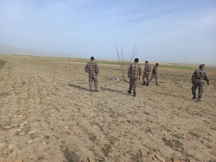 رفع تصرف اراضی شهرستان همدان توسط کارکنان یگان حفاظت از اراضی اداره کل راه و شهرسازی همدان