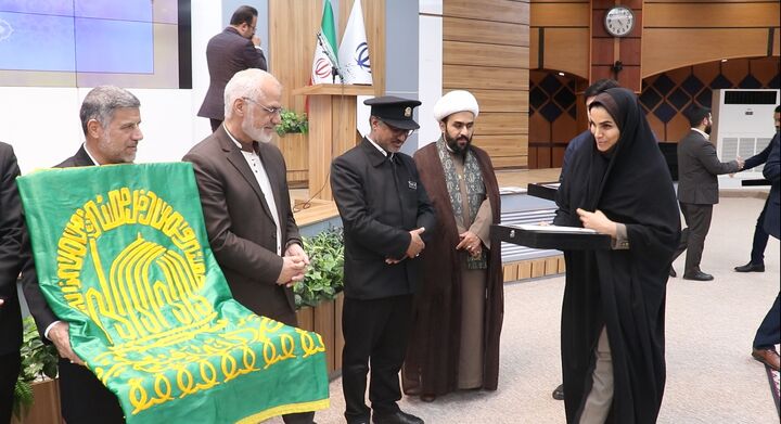 ویدئو|تجلیل از مدیر روابط عمومی اداره کل راهداری و حمل و نقل جاده ای خوزستان