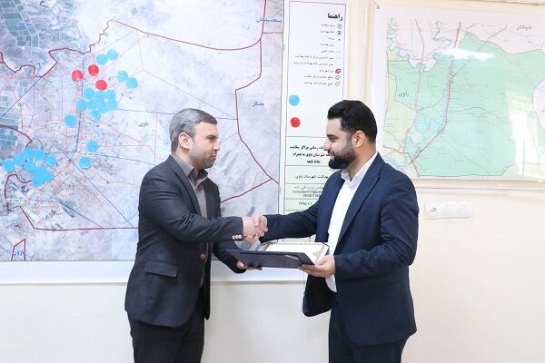اعطای لوح تقدیر به مدیرکل راهداری و حمل و نقل جاده ای خوزستان