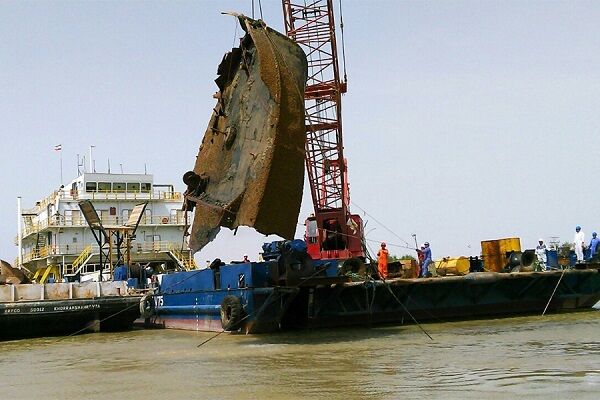 تداوم و پیگیری مکاتبات با طرف عراقی برای خارجسازی باقیمانده مغروقهها از اروندرود خارج کردن مغروقه
