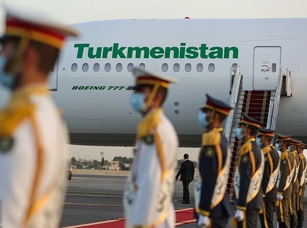 استقبال وزیر راه و شهرسازی از هیأت عالی رتبه ترکمنستان